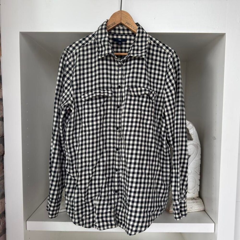 Gap black & white gingham button up shirt Size M women’s